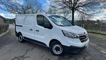 Branco Usado 2022 Renault Trafic Monovolume | € 23.990 (Preço justo)