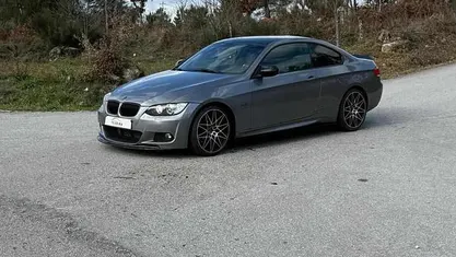 Cinzento Usado 2010 BMW 320 Coupé | € 15.900 (Preço justo)