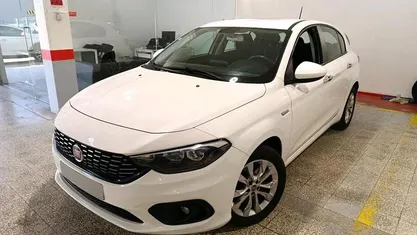 Branco Usado 2019 Fiat Tipo Lounge Sedan | € 10.990 (Preço justo)