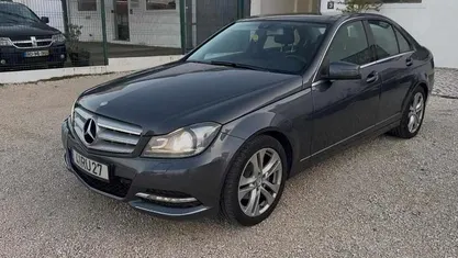 Cinzento Usado 2013 Mercedes C220 Sedan | € 16.000 (Preço justo)