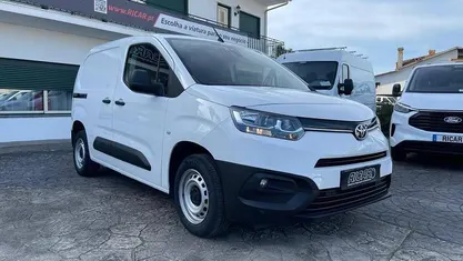 Usado Toyota Proace 102 HP (75 kW) 2022 Branco Monovolume