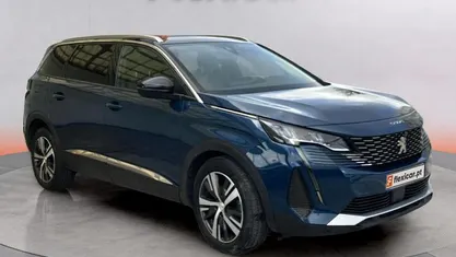 Usado Peugeot 5008 Allure 130 HP (95 kW) 2021 SUV
