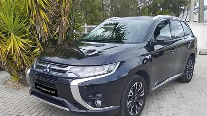 Cinzento Usado 2016 Mitsubishi Outlander P-HEV | € 15.990 (Bom preço)