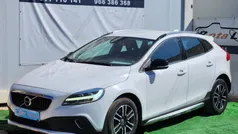 Branco Usado 2019 Volvo V40 CC Momentum Carrinha | € 18.000 (Preço justo)