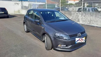 Cinzento Usado 2016 VW Polo Sedan | € 10.250 (Preço justo)