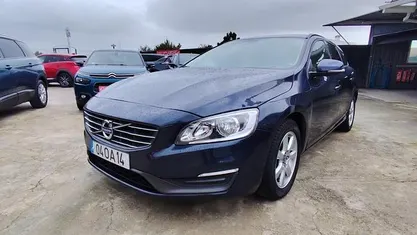 Usado Volvo V60 Momentum 163 HP (119 kW) 2013 Azul Carrinha