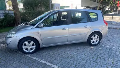Cinzento Usado 2007 Renault Scénic Monovolume | € 3.500 (Preço justo)