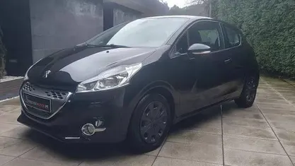 Usado 2013 Peugeot 208 Active Citadino | € 8.900 (Bom preço)