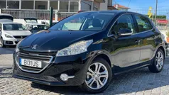 Usado 2014 Peugeot 208 Allure Citadino | € 7.900 (Preço justo)