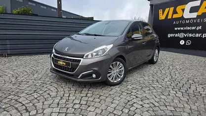 Cinzento Usado 2018 Peugeot 208 Signature Sky Citadino | € 10.990 (Preço justo)