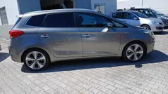 Cinzento Usado 2015 Kia Carens Monovolume | € 12.350 (Preço justo)