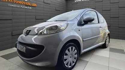 Usado Peugeot 107 68 HP (50 kW) 2008 Cinzento Citadino