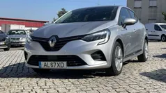 Cinzento Usado 2021 Renault Clio V Intens Citadino | € 15.750 (Bom preço)