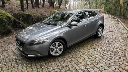 Cinzento Usado 2016 Volvo V40 | € 13.990 (Preço justo)