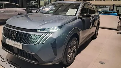 Usado 2025 Peugeot 5008 Allure SUV | € 35.750 (Preço justo)
