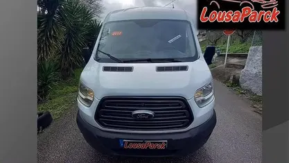 Usado Ford Transit 130 HP (95 kW) 2017 Branco Sedan