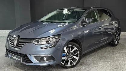 Usado Renault Mégane IV Bose Edition 130 HP (95 kW) 2020 Cinzento