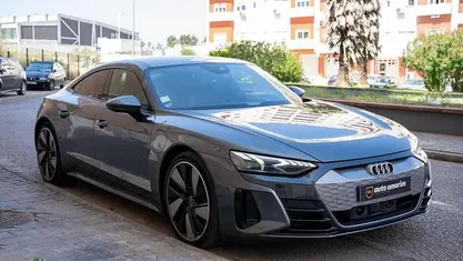 Cinza Usado 2021 Audi e-tron Performance SUV | € 56.990 (Preço justo)