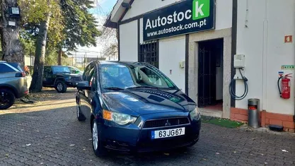 Usado Mitsubishi Colt Invite 75 HP (55 kW) 2010 Cinza Citadino