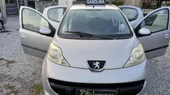Cinza Usado 2007 Peugeot 107 Citadino | € 4.350 (Preço justo)
