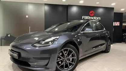 Usado Tesla Model 3 Standard Range Plus 175 kW (238 HP) 2019 Cinzento Sedan