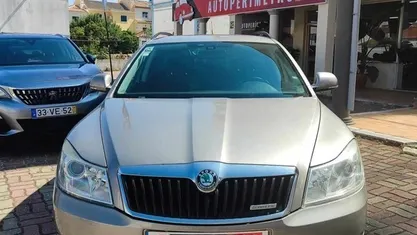 Usado Skoda Octavia GreenLine 105 HP (77 kW) 2013 Cinza Carrinha