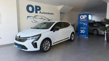 Usado 2025 Renault Clio V Evolution Sedan | € 18.850 (Preço justo)