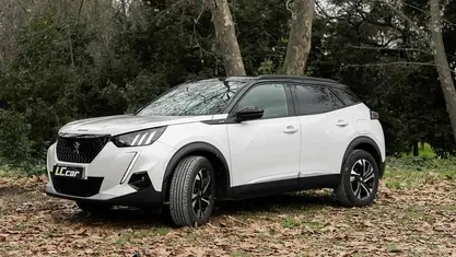 Branco Usado 2022 Peugeot 2008 SUV | € 19.850 (Preço justo)