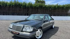 Preto Usado 1993 Mercedes E280 Classic Sedan | € 12.500