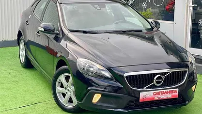 Preto Usado 2018 Volvo V40 CC Carrinha | € 14.900 (Bom preço)