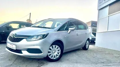 Cinzento Usado 2017 Opel Zafira Monovolume | € 11.990 (Preço justo)