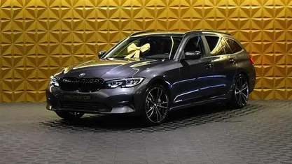 Cinzento Usado 2021 BMW 330 Sedan | € 25.700 (Preço justo)