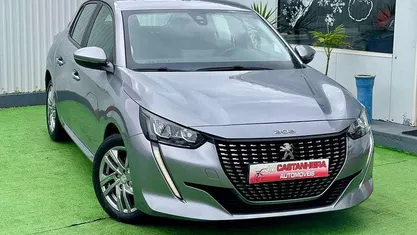 Cinzento Usado 2020 Peugeot 208 Active Citadino | € 14.500 (Preço justo)