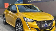 Amarelo Usado 2022 Peugeot e-208 Active Citadino | € 16.900 (Preço justo)