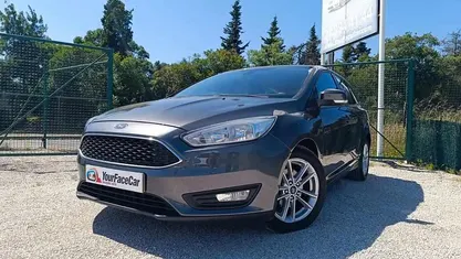 Usado Ford Focus 101 HP (74 kW) 2016 Cinzento