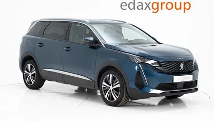 Usado Peugeot 5008 Allure 130 HP (95 kW) 2020 Azul SUV