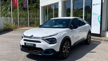 Usado Citroën e-C4 Shine 100 kW (136 HP) 2023 Branco Sedan