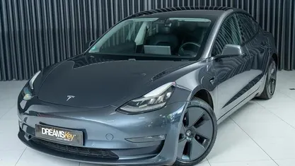 Cinzento Usado 2021 Tesla Model 3 Sedan | € 30.900 (Preço justo)