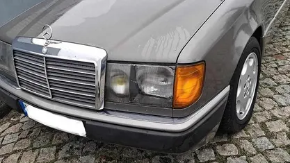 Usado 1990 Mercedes E250 Sedan | € 2.500