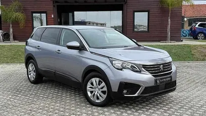 Cinzento Usado 2020 Peugeot 5008 Citadino | € 19.990 (Preço justo)