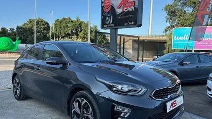 Usado Kia Ceed 136 HP (100 kW) 2018 Cinzento Citadino