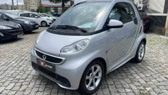 Cinzento (metalizado) Usado 2013 Smart ForTwo Coupé Passion Coupé | € 7.500 (Preço justo)