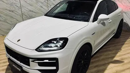 Usado Porsche Cayenne 470 HP (345 kW) 2024 SUV