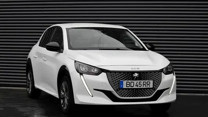 Usado Peugeot e-208 Allure 100 kW (136 HP) 2023 Citadino