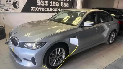 Cinzento Usado 2019 BMW 330e Sedan | € 25.000 (Preço justo)