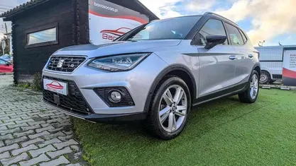 Cinzento Usado 2021 Seat Arona SUV | € 16.900 (Preço justo)