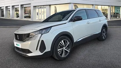 Usado Peugeot 5008 Allure 130 HP (95 kW) 2024 SUV