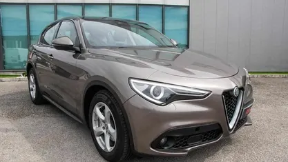 Usado Alfa Romeo Stelvio Super 180 HP (132 kW) 2018 SUV