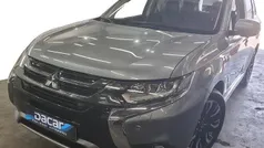 Cinza Usado 2017 Mitsubishi Outlander P-HEV Instyle SUV | € 17.899 (Preço justo)