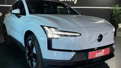 Branco Usado 2024 Volvo EX30 Core SUV | € 37.990 (Preço justo)